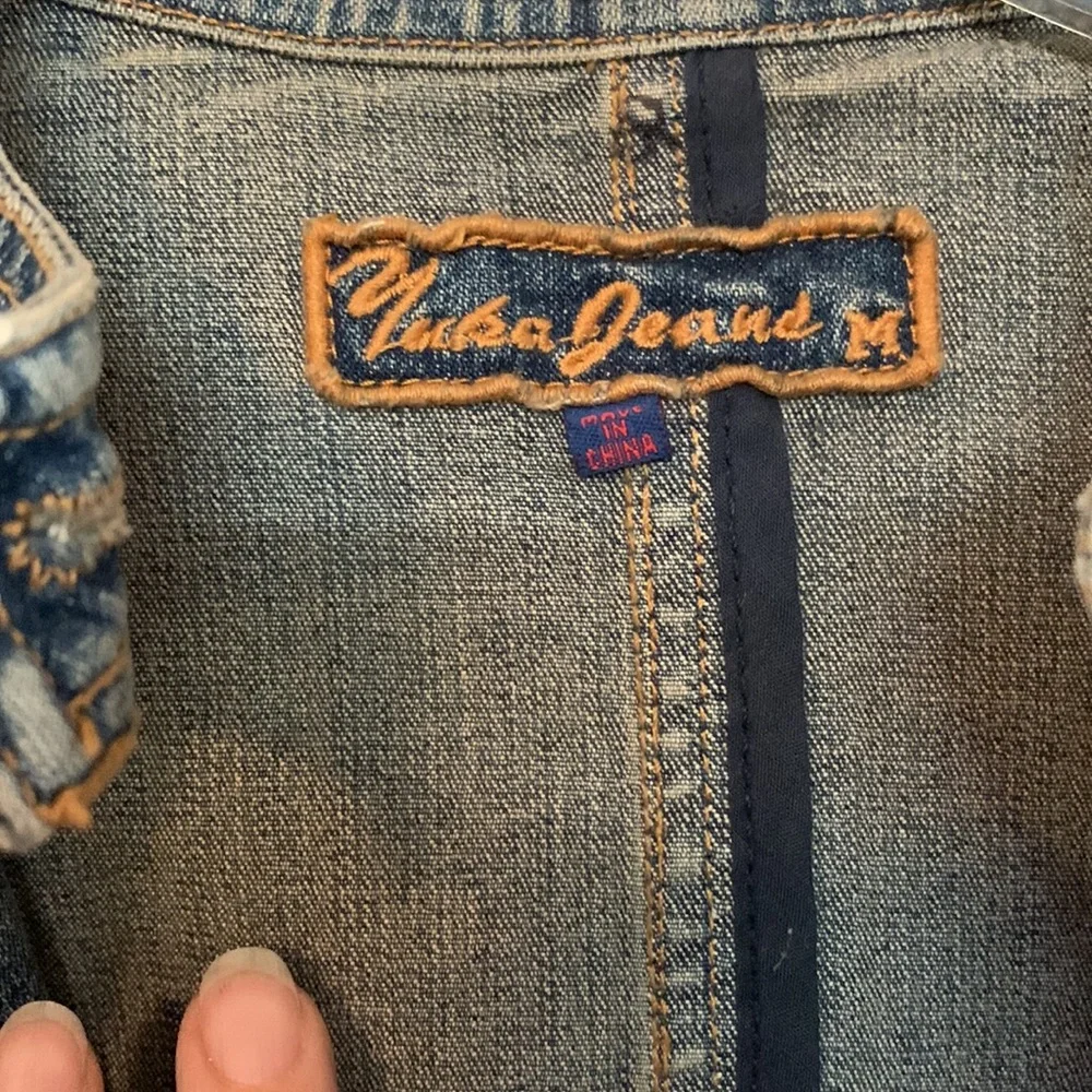 UEC Yuka Jeans boutique jean jacket zippered w embroidered pocket detailing szM - Picture 3 of 8